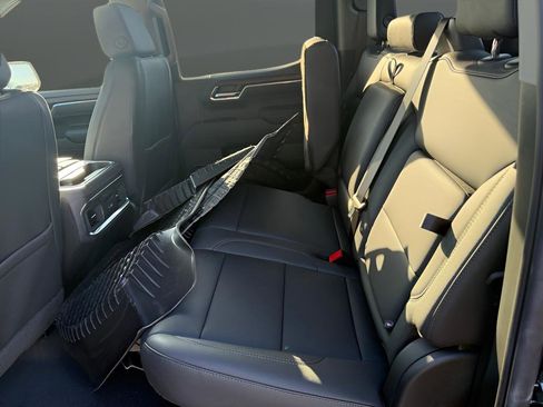 Used 2026 GMC Sierra 1500 SLT image 10