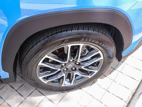 Used 2026 Toyota Corolla Cross XLE w/ Convenience Package FWD image 12
