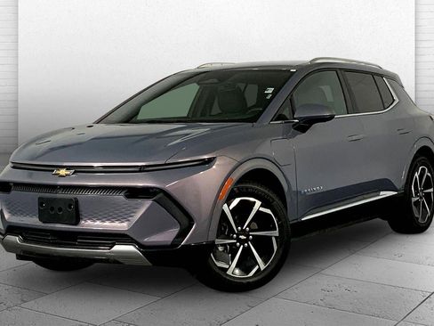 Used 2025 Chevrolet Equinox EV LT image 12