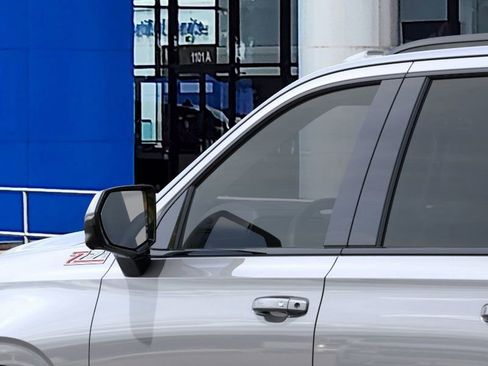 New 2026 Chevrolet Suburban Z71 image 12