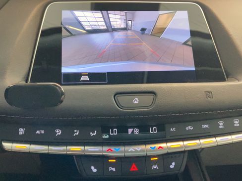 Used 2021 Cadillac XT4 Luxury w/ Cold Weather Package FWD image 12