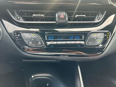 Used 2018 Toyota C-HR XLE FWD image 21