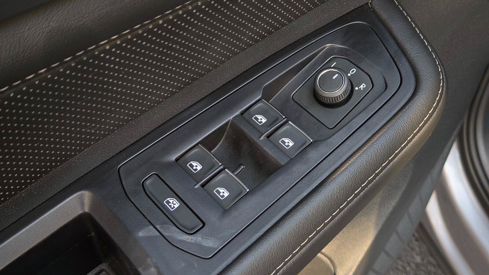 Used 2024 Volkswagen Atlas Cross Sport SE FWD image 17