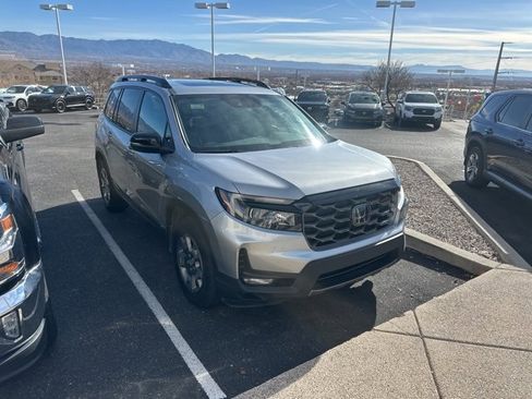Used 2023 Honda Passport TrailSport image 2