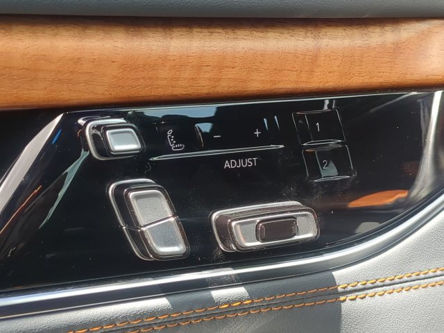 Used 2023 Jeep Grand Wagoneer L Series II AWD/4WD image 23