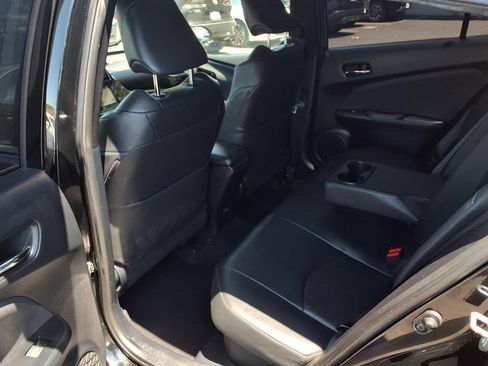 Used 2016 Toyota Prius Three Touring w/ Preferred Accessory Package FWD image 18