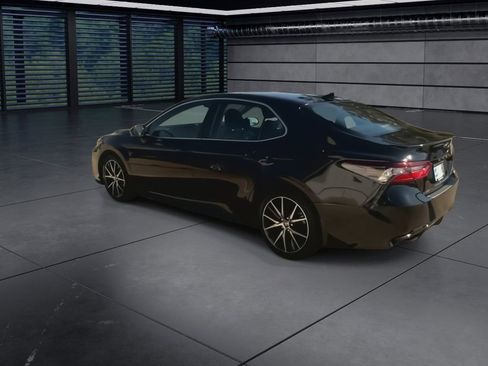 Used 2024 Toyota Camry SE image 6
