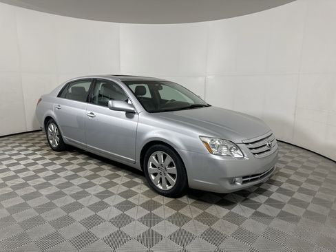 Used 2006 Toyota Avalon XLS image 1