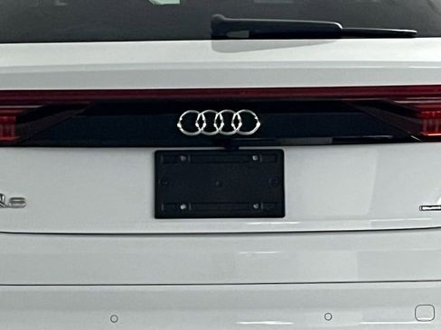 Used 2023 Audi Q8 Premium image 32