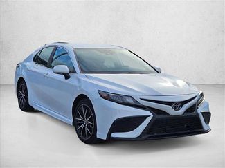 Used 2022 Toyota Camry SE video 3