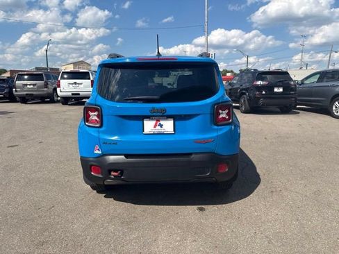 Used 2015 Jeep Renegade Trailhawk w/ Popular Equipment Group AWD/4WD image 4
