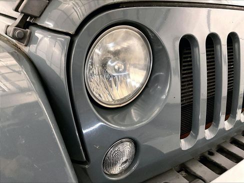 Used 2014 Jeep Wrangler Sahara w/ Dual Top Group AWD/4WD image 28