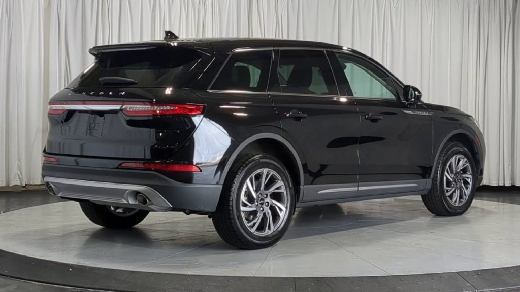 Used 2023 Lincoln Corsair AWD w/ Equipment Group 101A image 10