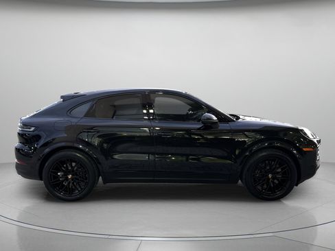Used 2025 Porsche Cayenne E-Hybrid Coupe image 2