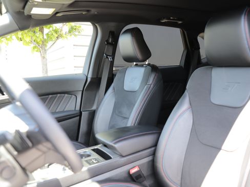 Used 2024 Ford Edge ST w/ Equipment Group 401A AWD/4WD image 17