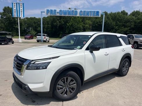 Used 2024 Nissan Pathfinder S FWD image 2