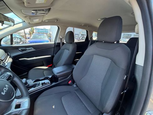 Used 2025 Kia Sportage LX FWD image 36