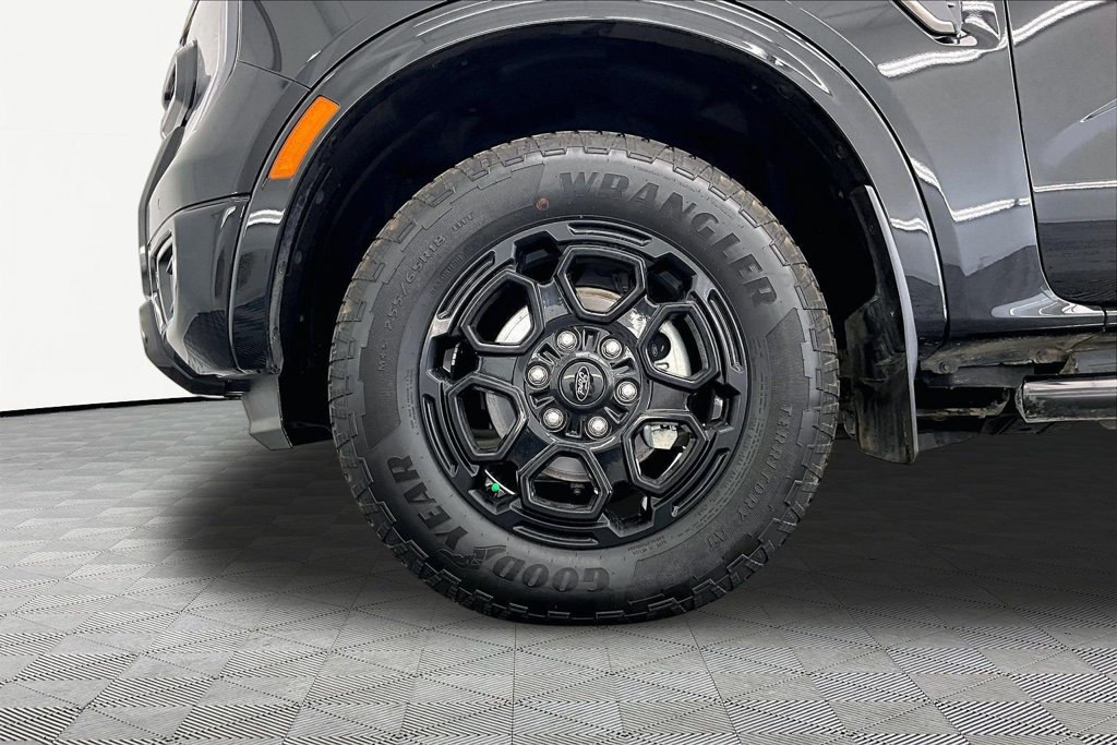 Certified 2025 Ford Ranger Lariat w/ Black Appearance Package AWD/4WD image 9