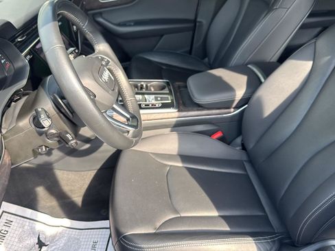 Used 2019 Audi Q8 Premium Plus w/ Premium Plus AWD/4WD image 21