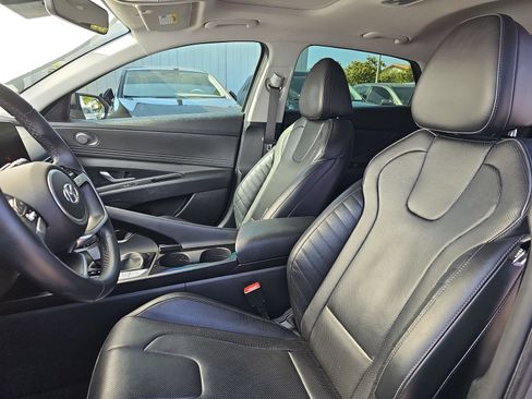 Used 2022 Hyundai Elantra Limited FWD image 14