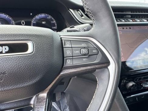 Used 2023 Jeep Grand Cherokee Limited AWD/4WD image 28