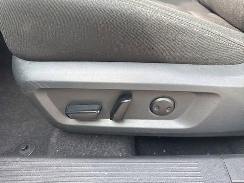 Used 2025 Nissan Rogue SV FWD image 13