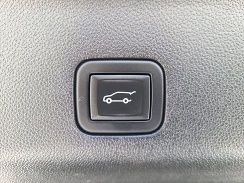 Used 2024 Chevrolet Suburban Premier AWD/4WD image 8