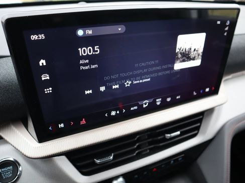 New 2025 Ford Explorer Active image 5