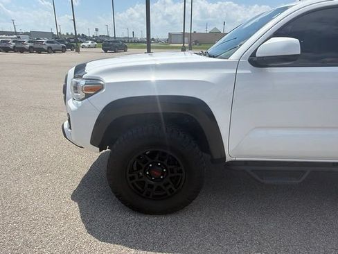 Used 2017 Toyota Tacoma SR5 w/ Tow Package AWD/4WD image 7