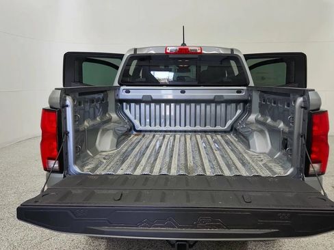 Used 2026 Chevrolet Colorado Z71 w/ Technology Package AWD/4WD image 36