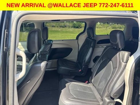 Certified 2022 Chrysler Pacifica Touring-L w/ Uconnect Theater Family Group AWD/4WD image 11