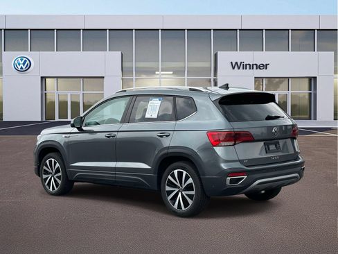 Used 2024 Volkswagen Taos SE FWD image 3