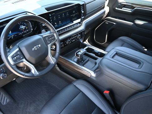 Used 2022 Chevrolet Silverado 1500 LT Trail Boss w/ LT Trail Boss Premium Package AWD/4WD image 14