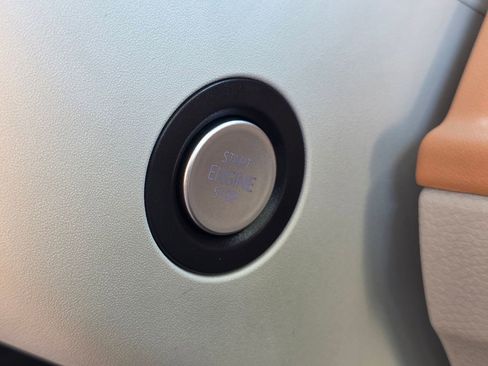 Used 2025 Volkswagen ID. Buzz 1st Edition image 33