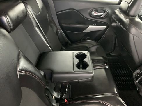Used 2018 Jeep Cherokee Trailhawk w/ Cold Weather Group AWD/4WD image 22