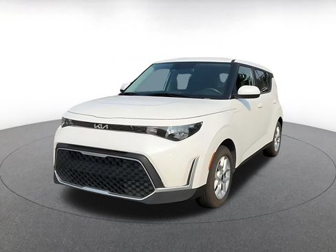 Used 2025 Kia Soul LX w/ LX Technology Package FWD image 7