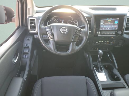 Used 2024 Nissan Frontier SV w/ SV Convenience Package RWD image 12