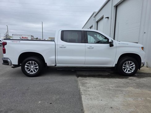 Used 2022 Chevrolet Silverado 1500 LT image 2