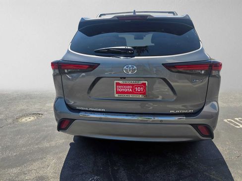 Used 2026 Toyota Highlander Platinum AWD/4WD image 4