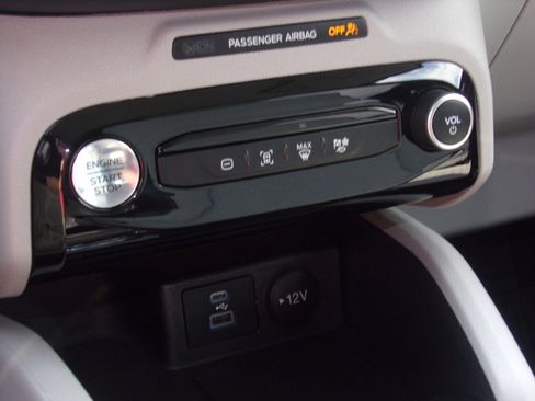 Used 2023 Ford Escape SE image 23