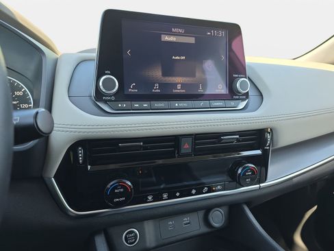Used 2023 Nissan Rogue SV FWD image 19