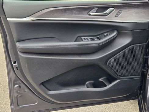 New 2025 Jeep Grand Cherokee L Limited image 22