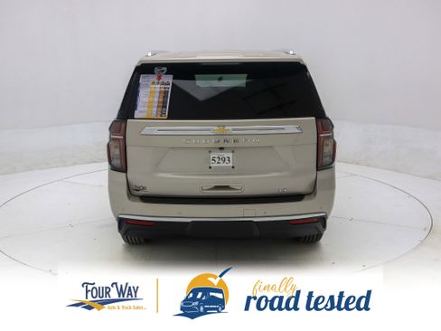 Used 2024 Chevrolet Suburban LT image 5