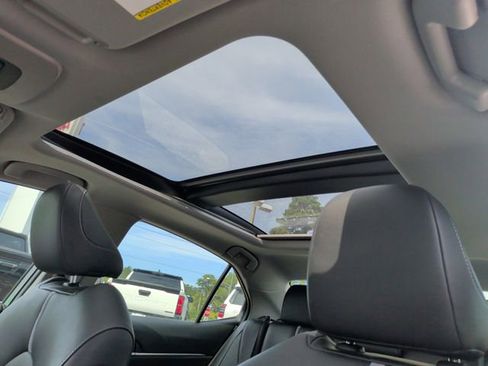 Used 2018 Toyota Camry XSE FWD image 26