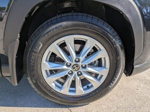 Used 2024 Toyota Corolla Cross LE image 11