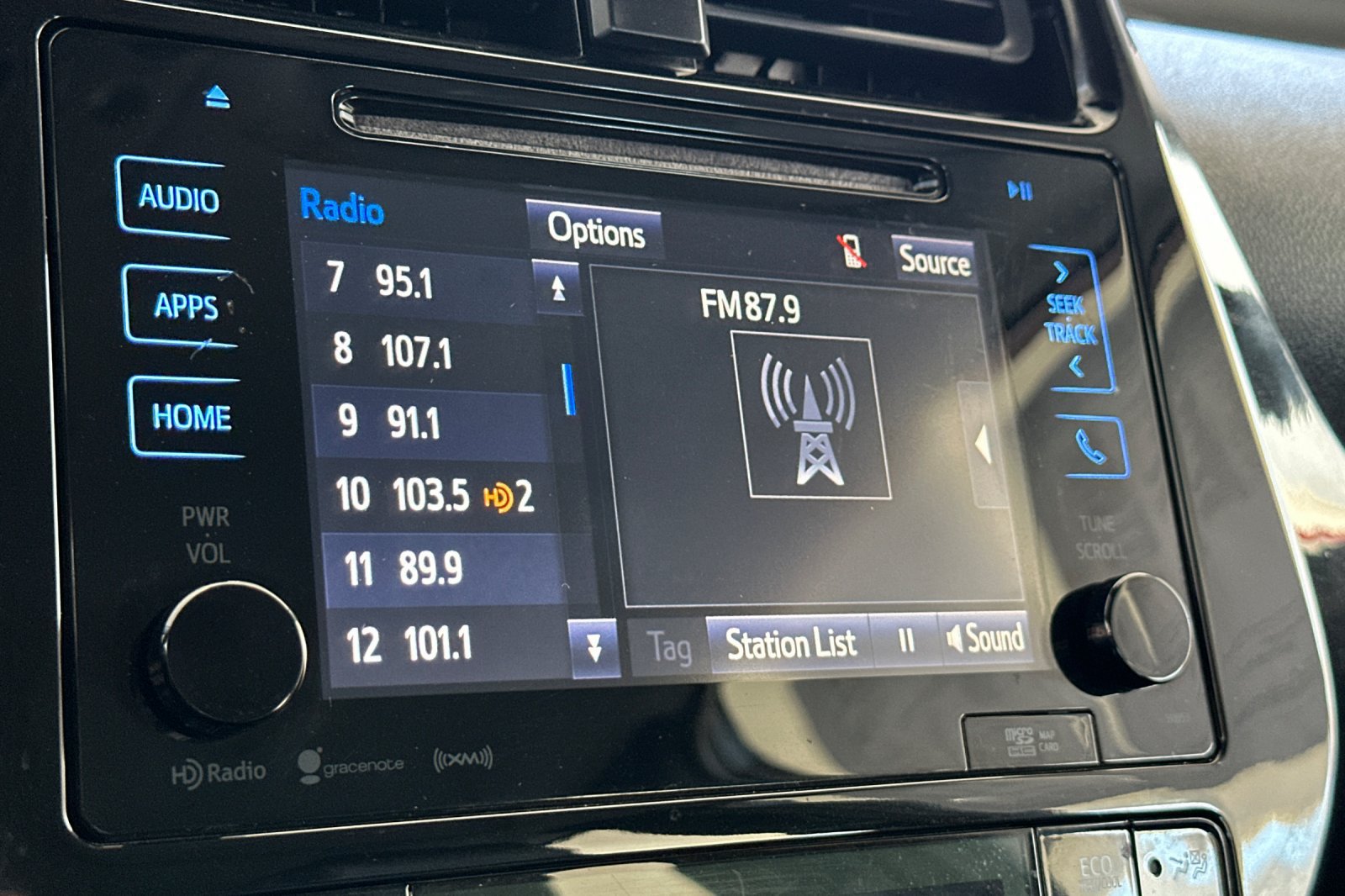 Used 2018 Toyota Prius Three Touring FWD image 19