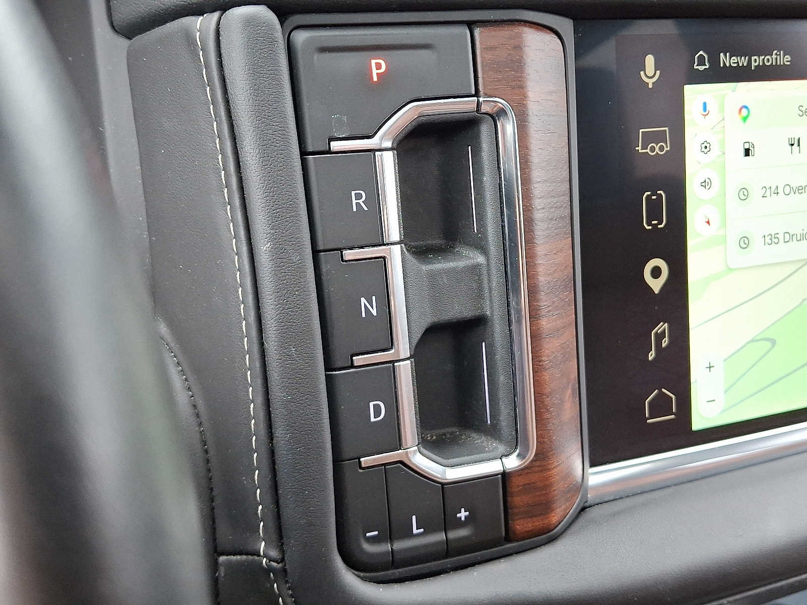 Used 2024 GMC Yukon Denali Ultimate AWD/4WD image 16