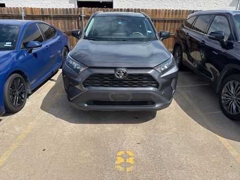 Used 2021 Toyota RAV4 LE image 2