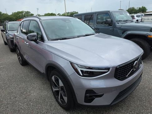 Used 2026 Volvo XC40 B5 Plus AWD/4WD image 3