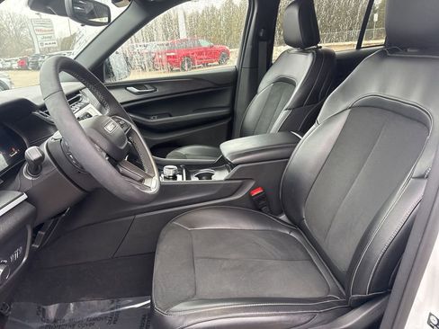 Used 2024 Jeep Grand Cherokee Altitude image 7